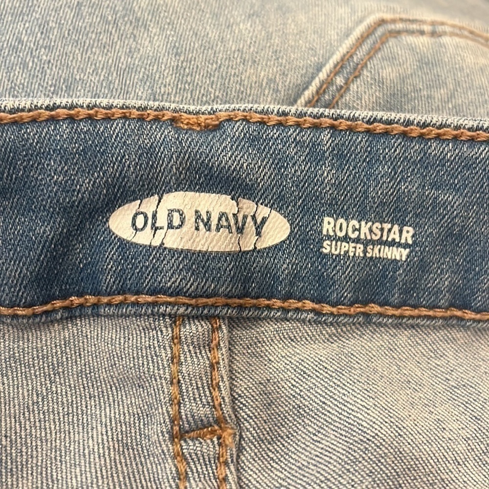 Old Navy Rockstar Distressed Super Skinny Jeans Size 8 Petite Bleach Splattered - Picture 6 of 8